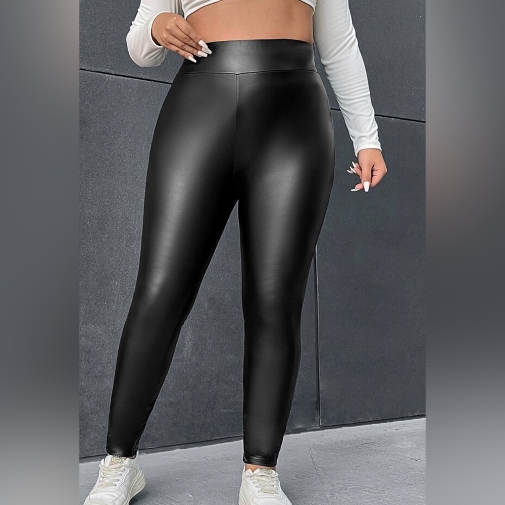 New Women's Black Leather-Like Leggings size  XL